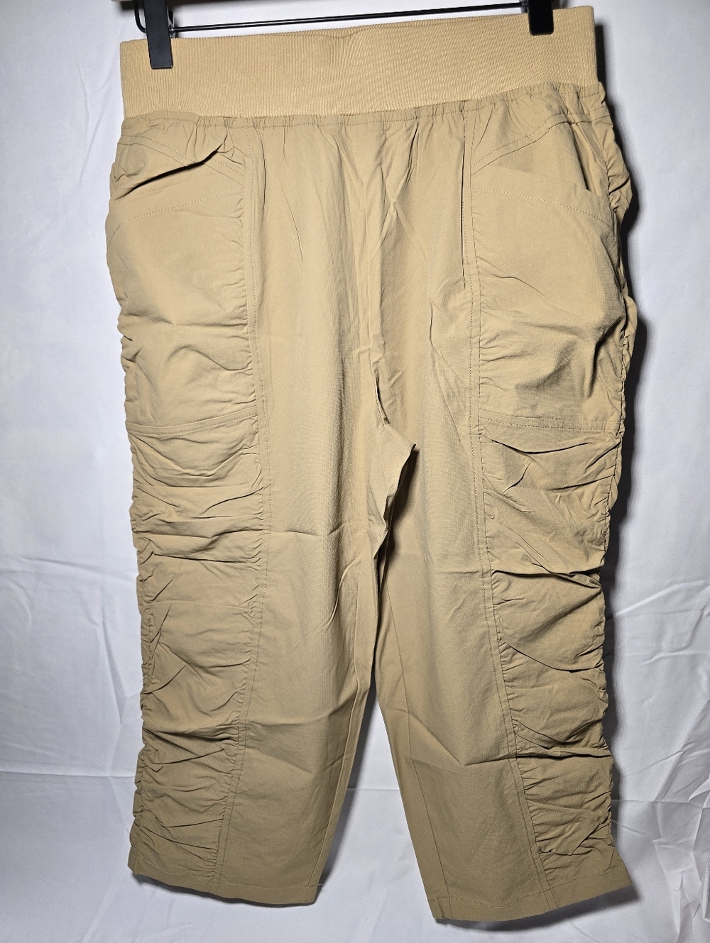 Halara Khaki Pull-On Crops Brand New W Tags NWT Medium Regular 19" Inseam B4
